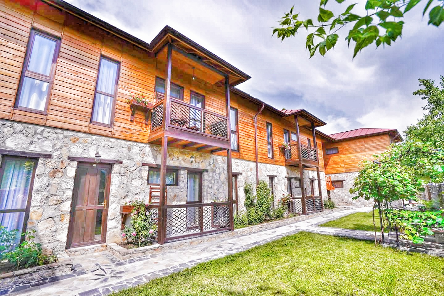 FB_IMG_1533457825633-01