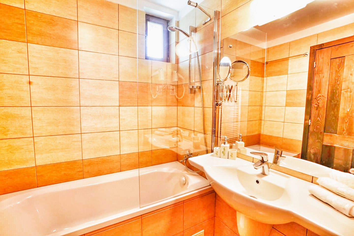 FB_IMG_1533457839104-01